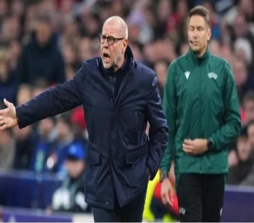 阿贾克斯临时主帅：本菲卡第一球是越位的，这不应该发生