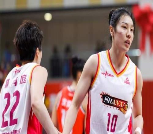 抢5定冠军！女篮霸主危险了，山东双子星哑火，篮协主席白跑一趟