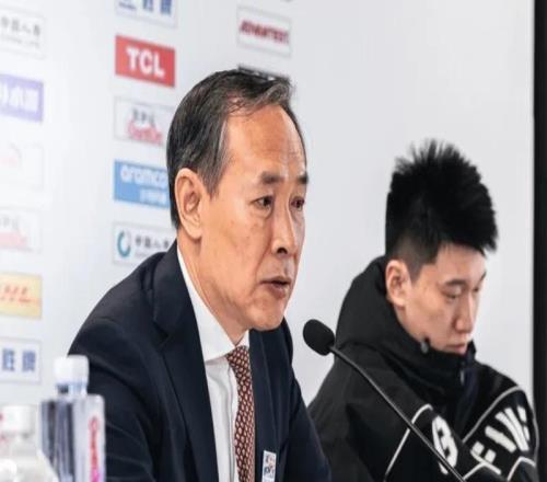 输山东发布会！批篮板，解析弃斯佩尔曼+最后攻守，但仍表扬球队