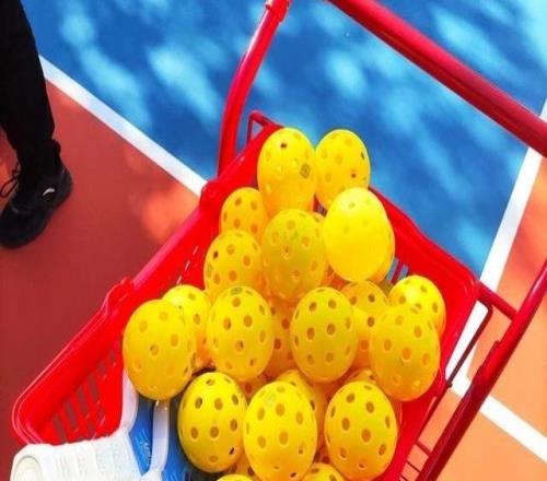 最近年轻人，开始爱上匹克球