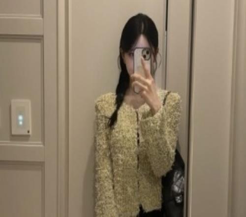 rookie“新”女友更新ins疑似秀卡地亚情侣戒配文：狗崽子！