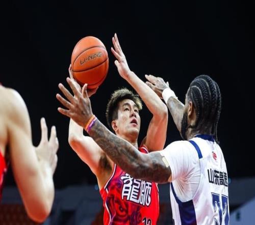 中国男篮深夜迎来一大噩耗!郭艾伦重伤赛季报销:或就此退役