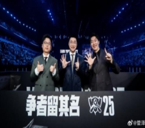 管澤元曬解說席合照：明年加油！后天開始解說杯贏一把就算成功！