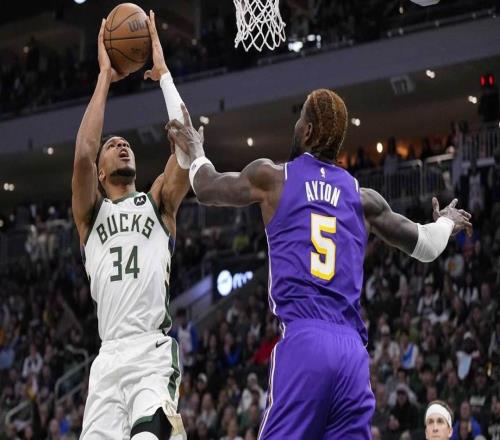 好人,字母哥为湖人新秀蒂耶罗争到比赛用球,庆祝他职业生涯首球