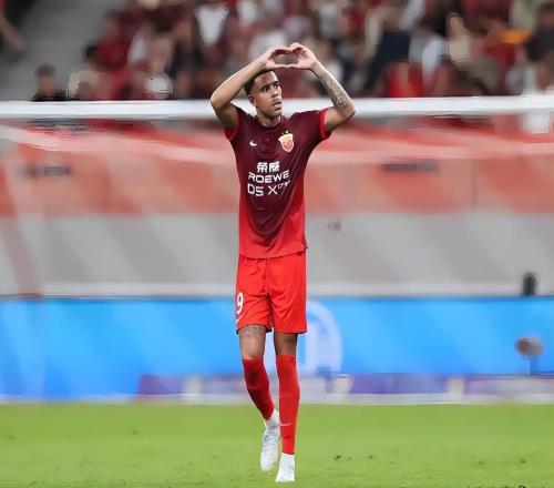 古斯塔沃离开上港不愁买家,大连英博可以考虑引进,值得期待