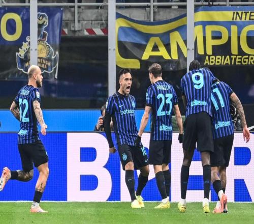 40横扫!意甲榜首易主,国米挤掉米兰,法布雷加斯惨败