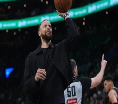 路威:库里可以以角色球员身份加盟马刺争冠