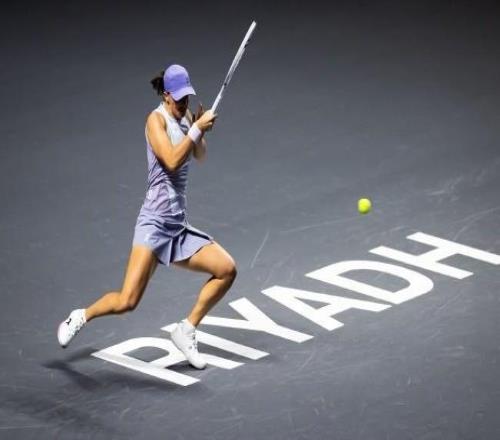 萊巴金娜21送蛋逆轉斯瓦泰克,收獲年終總決賽兩連勝