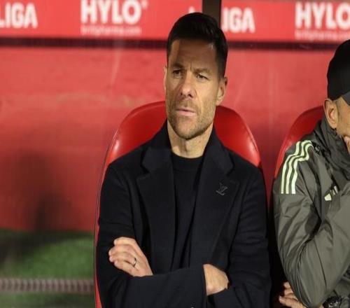 西甲爆大冷!9人皇马02竟不敌保级队!阿隆索怒批:裁判故意针对