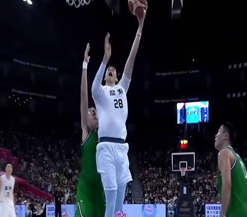 廣東19分大勝遼籃！黑白矮轟35+16+9，沈梓捷砍15+14，趙繼偉傷退