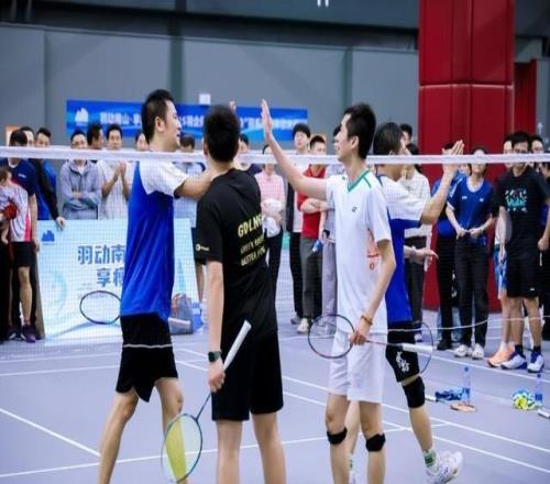 深圳“挥拍经济学”：一记扣杀之后，他们加上了微信