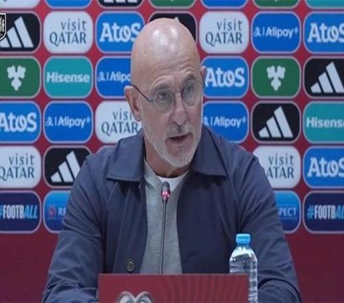 德拉富恩特:我们和皇马队医保持联系,赫伊森暂时不离队