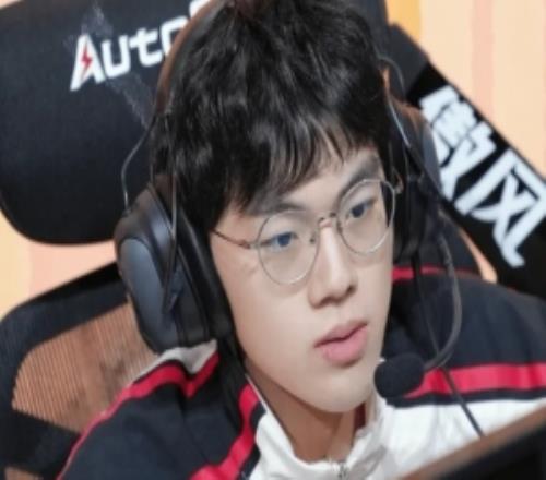 Erha：视野还需要做得更好，但打团我觉得今天做得还不错