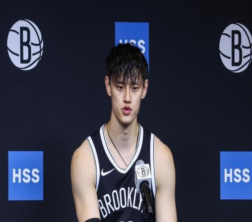 曾凡博NBA首秀0分遭群嘲，中國球迷質(zhì)疑他是關(guān)系戶，姚明沒說錯(cuò)