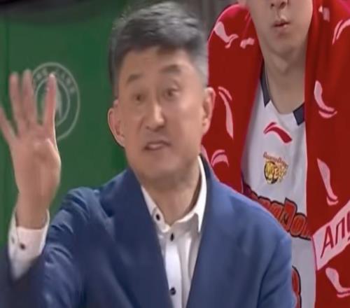 不是张皓嘉!不是杜润旺!杜锋训斥2人10中0,奎因失误徐杰挨批