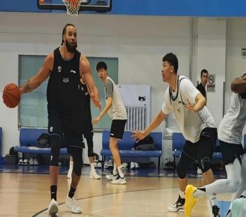 没有机会了范子铭连续4场遭DNP顶薪合同成新赛季最大亮点