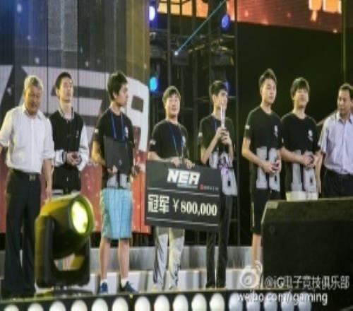 體壇周報記者：解說應該是想對標下英雄聯盟S7但是沒想到前麵還有更早奪冠的