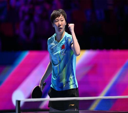 42力挫日乒主将！王曼昱85分钟鏖战进四强冲冠：与马琳击掌相庆