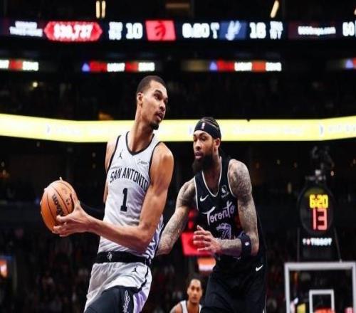 剑指西部第一!马刺豪取10连胜:文班封锁内线