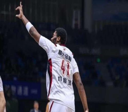 你可是顶薪啊!读秒阶段,连犯2次低级错误,网友:赶紧退役吧!