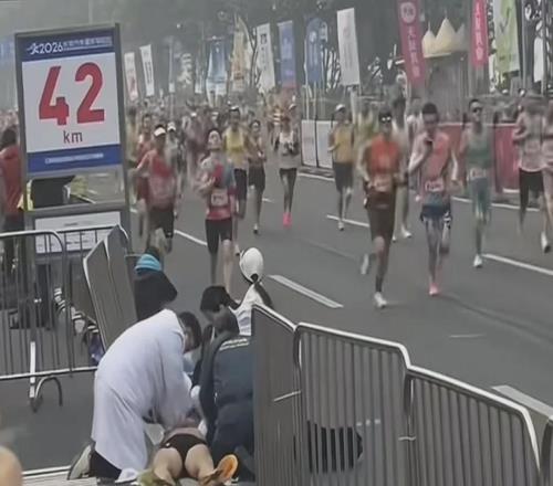 一馬拉松選手，倒在42公里處，搶救無效去世