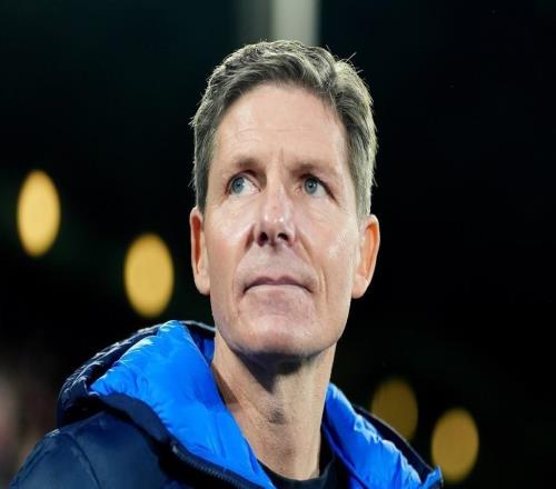 格拉斯纳谈半场换下格伊:他没事,周日将会出战曼联