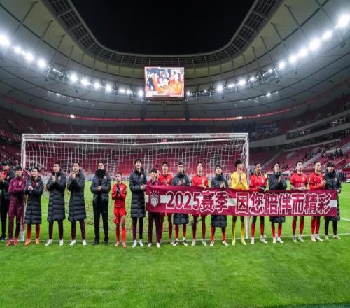 尴尬海港亚冠3连败后,拉横幅欢庆中超卫冕!队长:明年冲第5冠