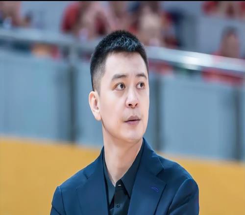 杨鸣官宣新决定!恭喜辽篮找到替代者,广厦出局,孙铭徽遗憾
