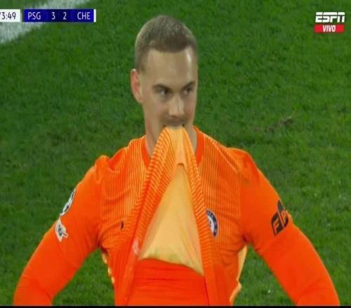 球门被洞穿,私信记得关约恩森赛后关闭社媒私信功能