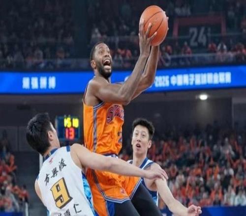 三十周年之夜，七連勝是最好的禮物：上海男籃大勝衛(wèi)冕冠軍，檢驗(yàn)來(lái)得正是時(shí)候