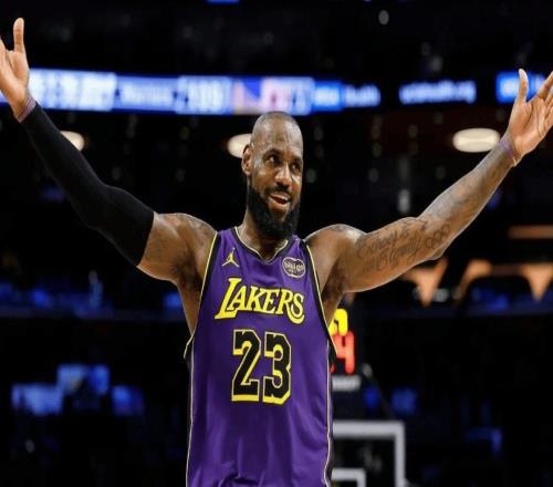 14投13中!詹姆斯30分梦回巅峰!湖人双杀火箭,卢卡40分9板10助