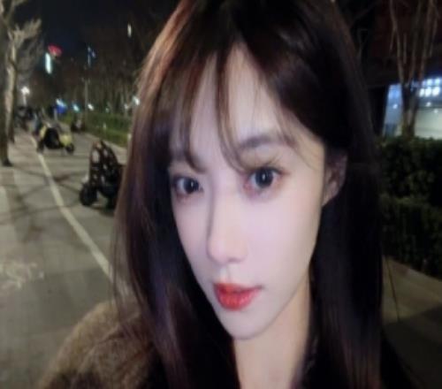 太恶臭小钰评论区网友留言：好奇问一下九年被开过多少次车啊