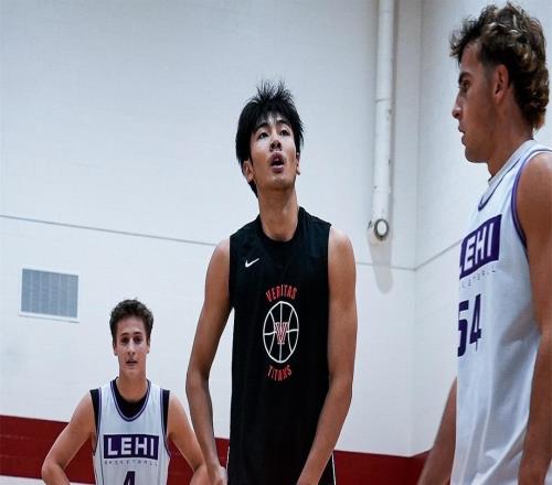 轟25+4！中國男籃18歲2米03新星留美閃耀：獲13所名校邀約去哪