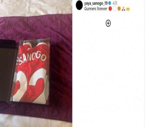 永遠(yuǎn)的槍手！阿森納舊將薩諾戈曬收到俱樂(lè)部球衣禮物視頻