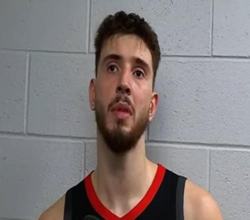 申京：全明星是我每个赛季的目标，这次落选让我很失望