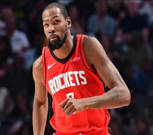 杜兰特认为讨论历史最佳球员时,自己也是讨论范围内的球员