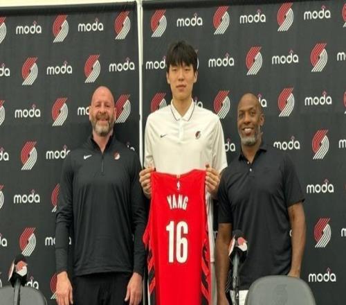 媒体人:没想到杨瀚森舆论如此之差,甚至有球迷去开拓者官媒去骂