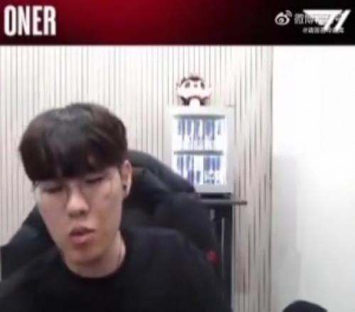 Oner：我和隊(duì)員們一起的時(shí)候，還有跟Keria一起吃飯的時(shí)候基本都不穿衣服