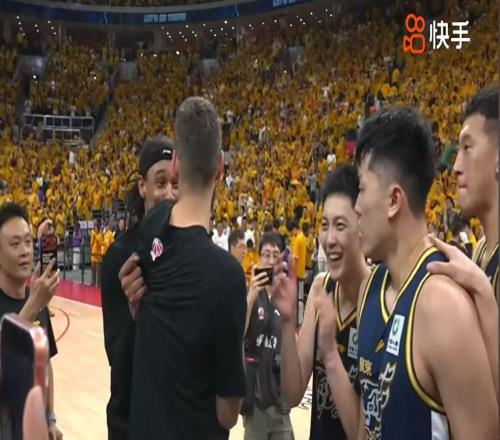 1650万球员仅得5分，还笑着祝贺张皓嘉，京蜜买你不如买更好外援