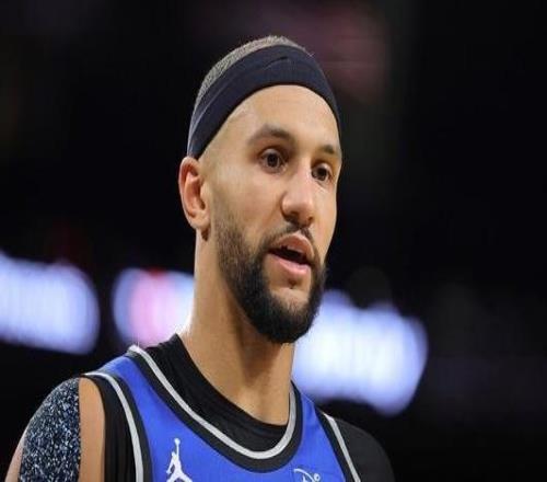 莫斯利谈萨格斯臀部伤势:他能在那种情况下坚持打球已非常强硬了