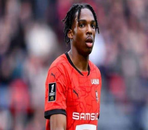 记者:利物浦即将签下法国中卫雅凯