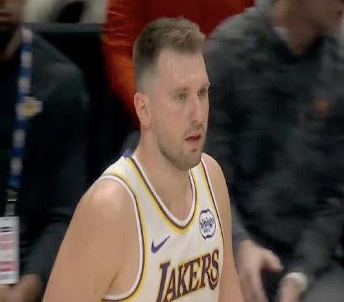 东契奇创历史最年轻纪录:解锁1500记三分里程碑超越塔图姆