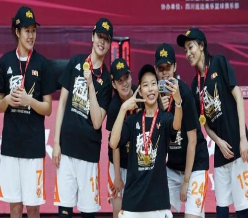 中国篮球又出现尴尬事,第一大联赛顶级冠军球队正式退赛