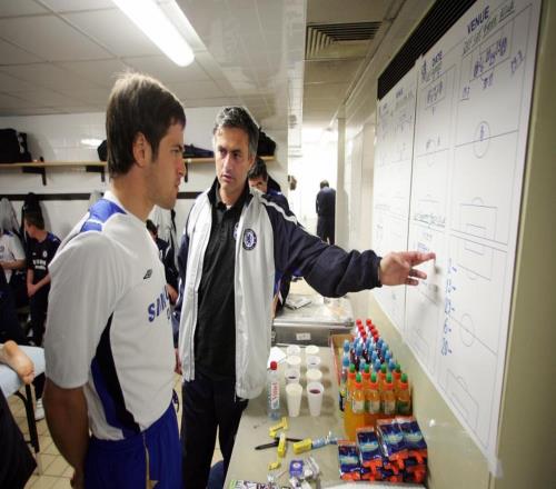 乔科尔:当年切尔西首回合不敌巴萨后,穆帅痛斥全队没种