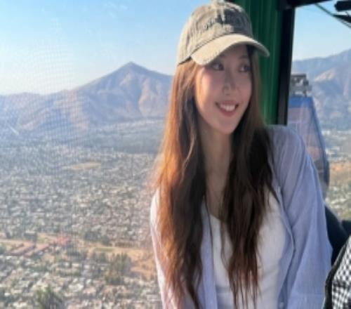 主持唯嘉曬照：在圣母山被日光擁吻，王姐曬成棕色版