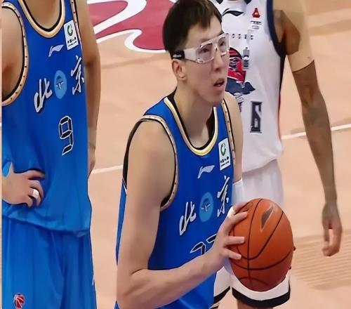 疯狂一夜！广东30分大胜辽篮，北京爆冷惨遭两连败，山西溃败上海