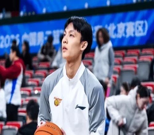 广东9389北控迎3喜1忧!胡明轩回暖,3小将亮眼,没徐杰还是不稳