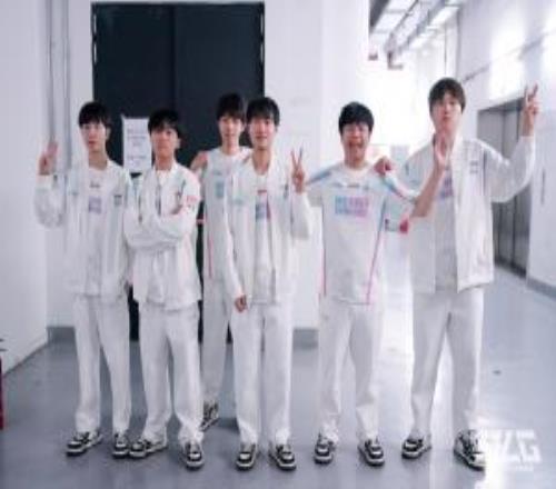 對戰iG在即，BLG四人與隊內三代打野共聚斗魂競技場：有Xun沒有Wei