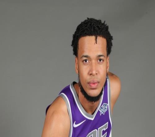 媒體人：目前已有CBA季后賽級別球隊報價NBA內(nèi)線球員拉比西埃
