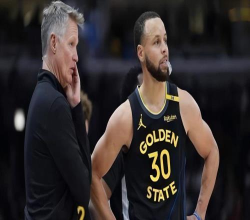 科尔还迷信小阵容勇士二次防守烂到联盟第三,八次被逆转成笑柄